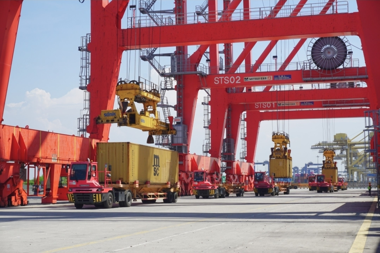 PT Pelindo Terminal Petikemas optimis target arus peti kemas tahun 2025 tersebut akan tumbuh 5 persen dibandingkan 2024