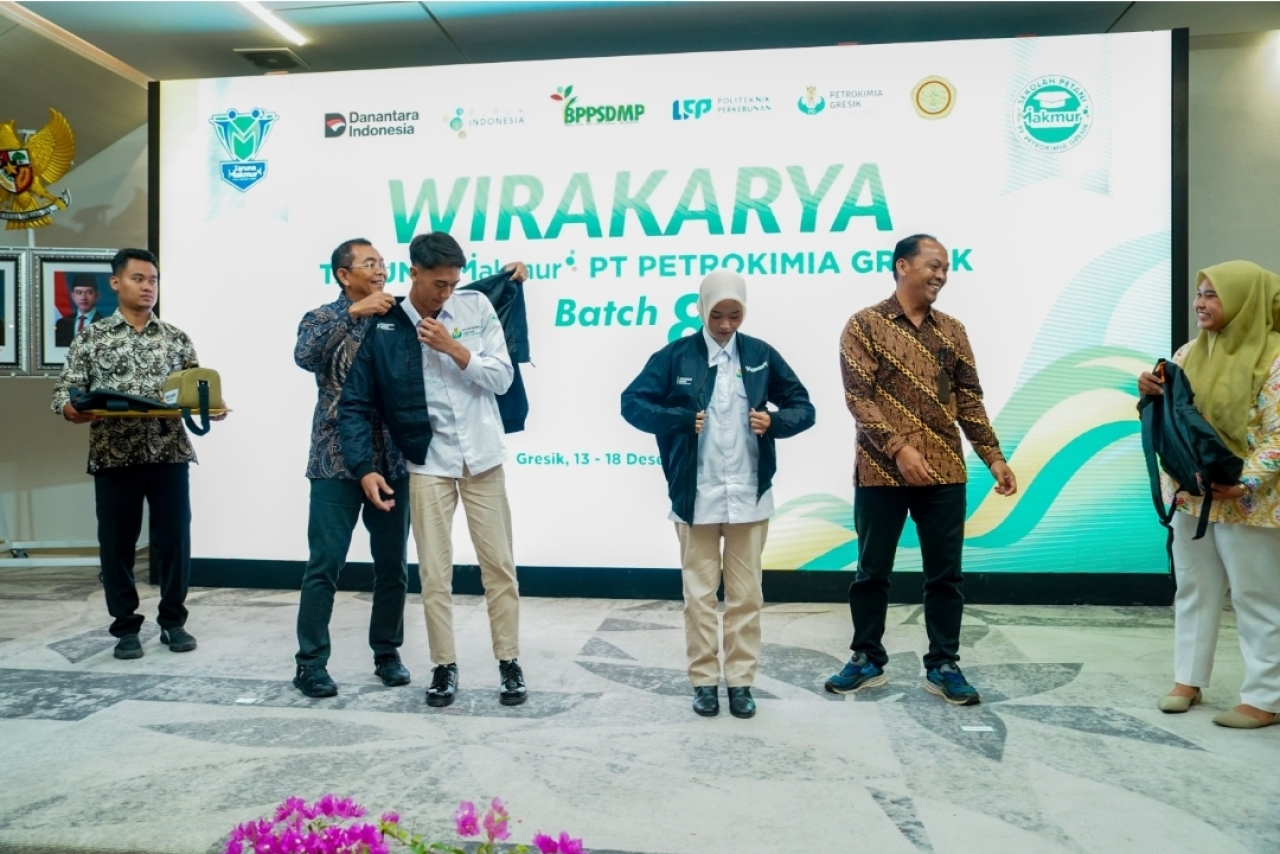 Program Taruna Makmur Petrokimia Gresik Batch 8 dengan mencetak 55 agronom muda