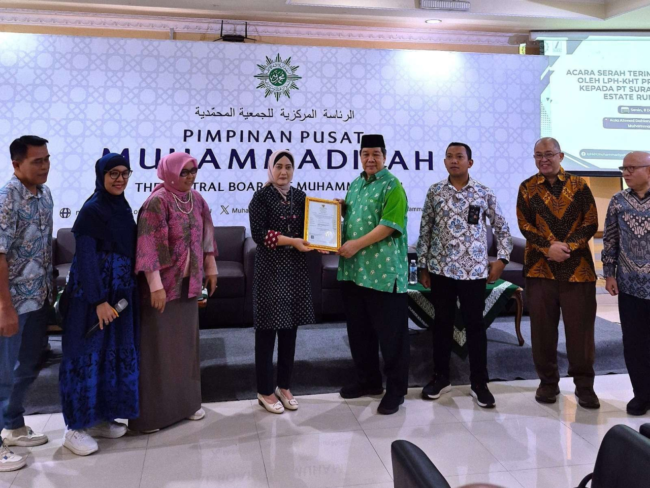 PT Surabaya Industrial Estate Rungkut (SIER) resmi mengantongi sertifikasi halal untuk produk air bersih hasil pengolahan limbah cair (recycle).
