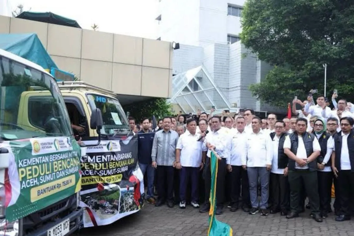 Kementan dan SGN Bantu 10 Truk Gula hingga Makanan untuk Bencana Sumatera