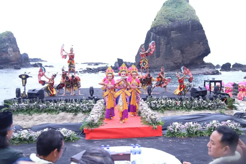 Kolaborasi Pemkab Jember dan Perhutani Kelola Wisata Pantai