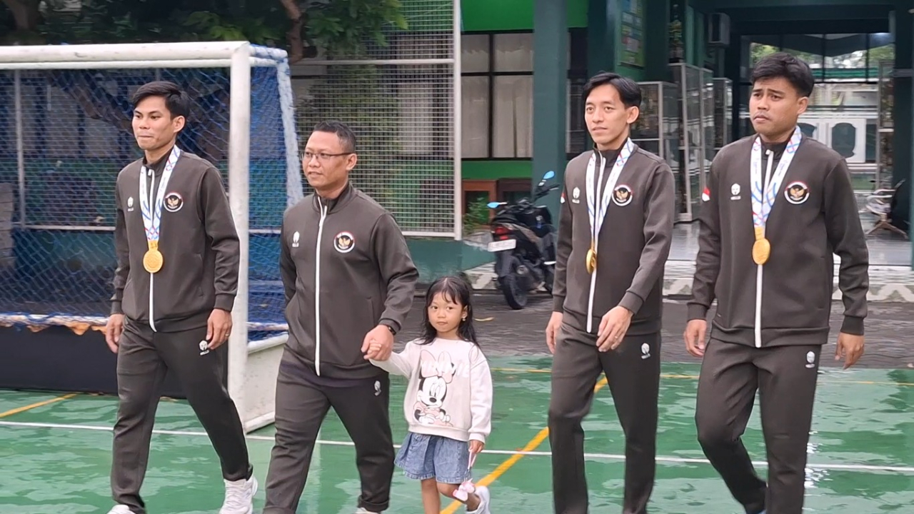 Enam atlet hockey asal Kabupaten Gresik, Jawa Timur, kembali mengharumkan nama Indonesia di ajang SEA Games Thailand 2025.
