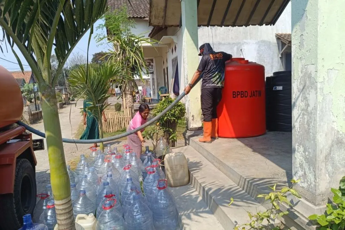 Pemkab Jember Distribusikan Air Bersih ke 8 Kecamatan Terdampak Kekeringan