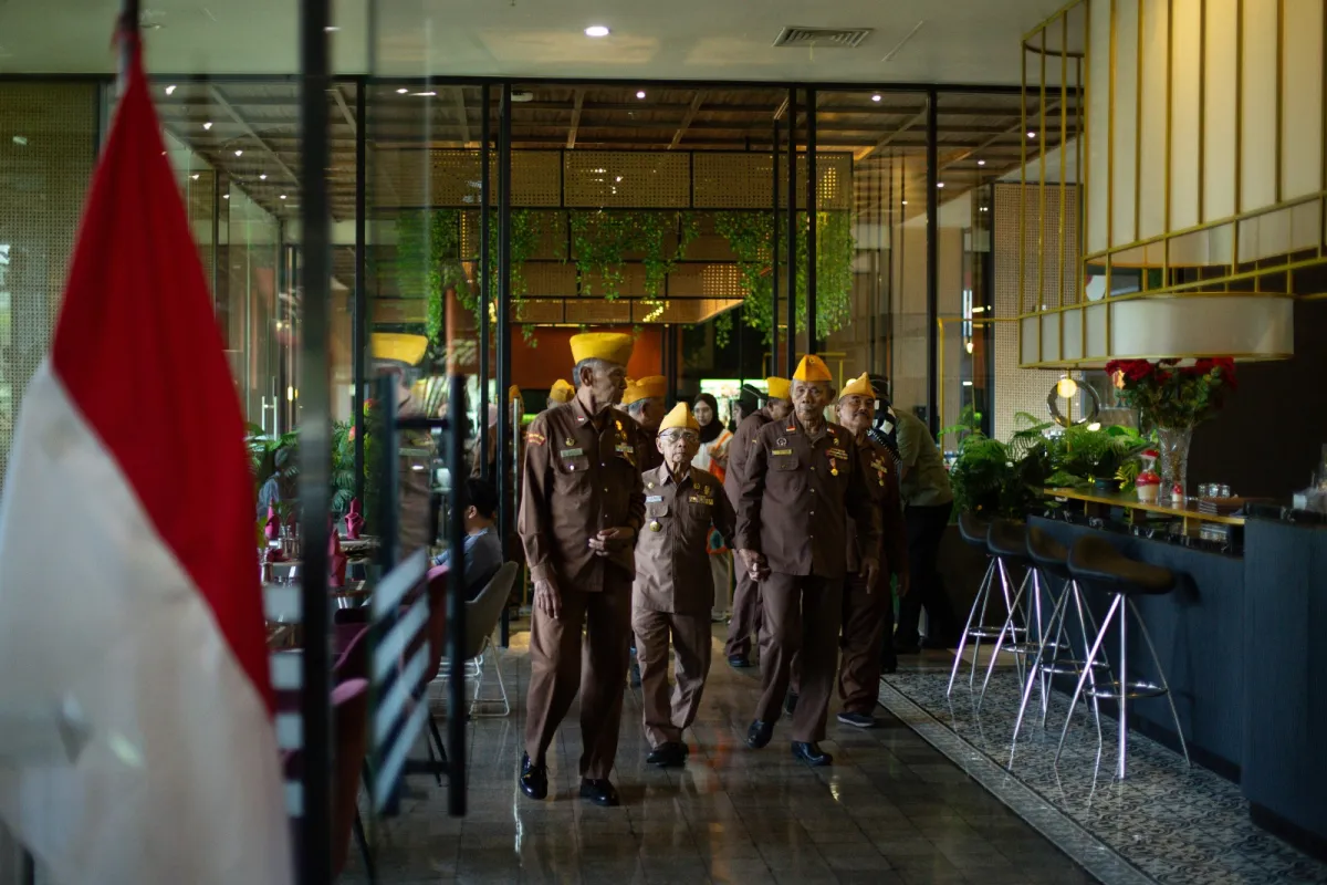 EXCOTEL Design Hotel Surabaya Rayakan Kemerdekaan dengan Veteran, Ada Wedang Jawi