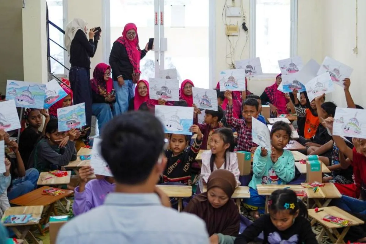 Pelindo Kenalkan Dunia Maritim ke Bocah di Kampung Kenjeran Surabaya