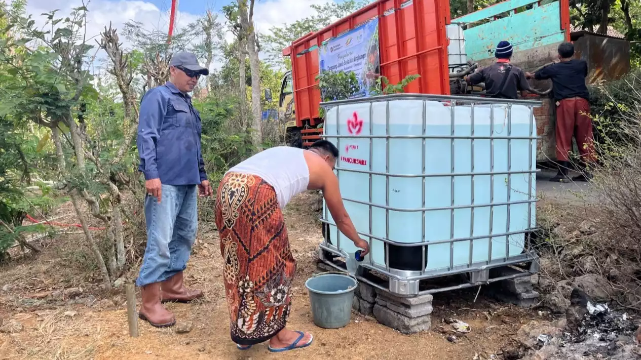 Kemarau Panjang Melanda Malang, PTPN I Salurkan 3.000 Liter Air Bersih Tiap Hari