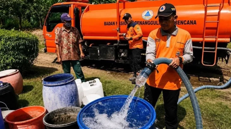 Badan Penanggulangan Bencana Daerah (BPBD) Lumajang  terus memperkuat layanan distribusi air bersih a