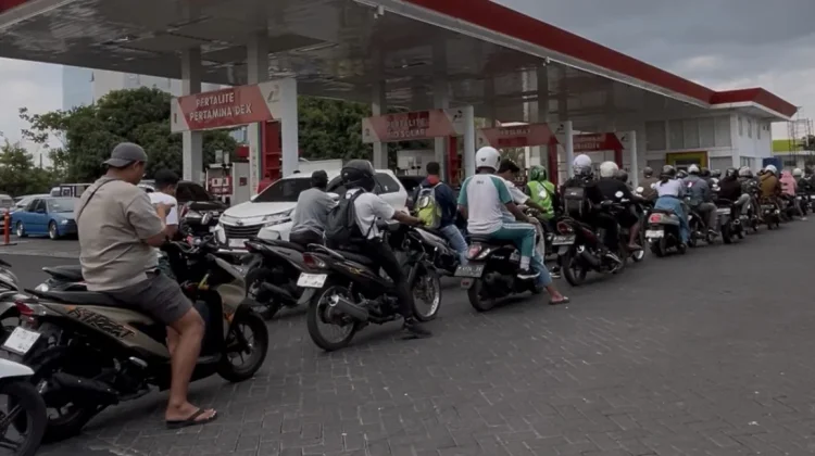 Antrean BBM di Jember Dipicu Gangguan Distribusi, Pemkab Desak Pertamina Siapkan Mitigasi
