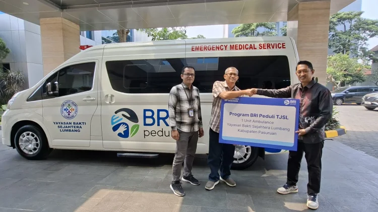 BRI Region 13 Malang Bantu Ambulans untuk Warga Lumbang Pasuruan