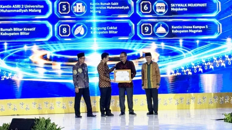 Polije Raih Penghargaan Zona KHAS dalam Festival Syariah 2026