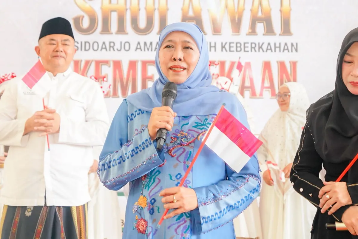 Gubernur Khofifah Hadiri Sholawat Kemerdekaan dan Peringatan Maulid Nabi Majlis Ta'lim Al-Yasmin di Sidoarjo