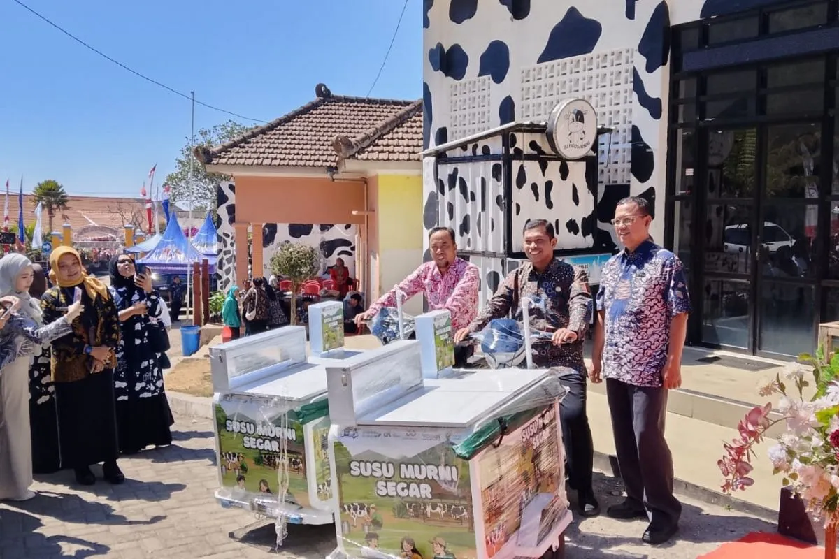 Pemerintah Kabupaten (Pemkab) Magetan meluncurkan program Pemberdayaan Ekonomi Kampung Susu Lawu Singolangu di Kelurahan Sarangan, Kecamatan Plaosan, Magetan
