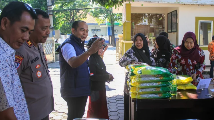 Pemkab Situbondo dan Bulog Gelar Pasar Murah Stabilkan Harga Bahan Pangan