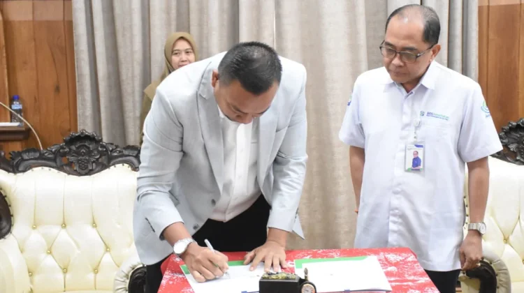 Pemkab Situbondo dan BPJS Kesehatan Tandatangani Adendum PBPU Pemda