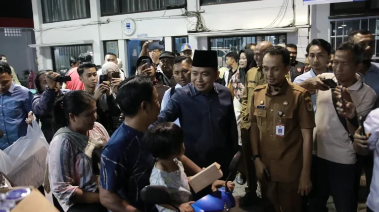 Pemkab Jember Terapkan WFH dan PJJ untuk Kurangi Antrean BBM
