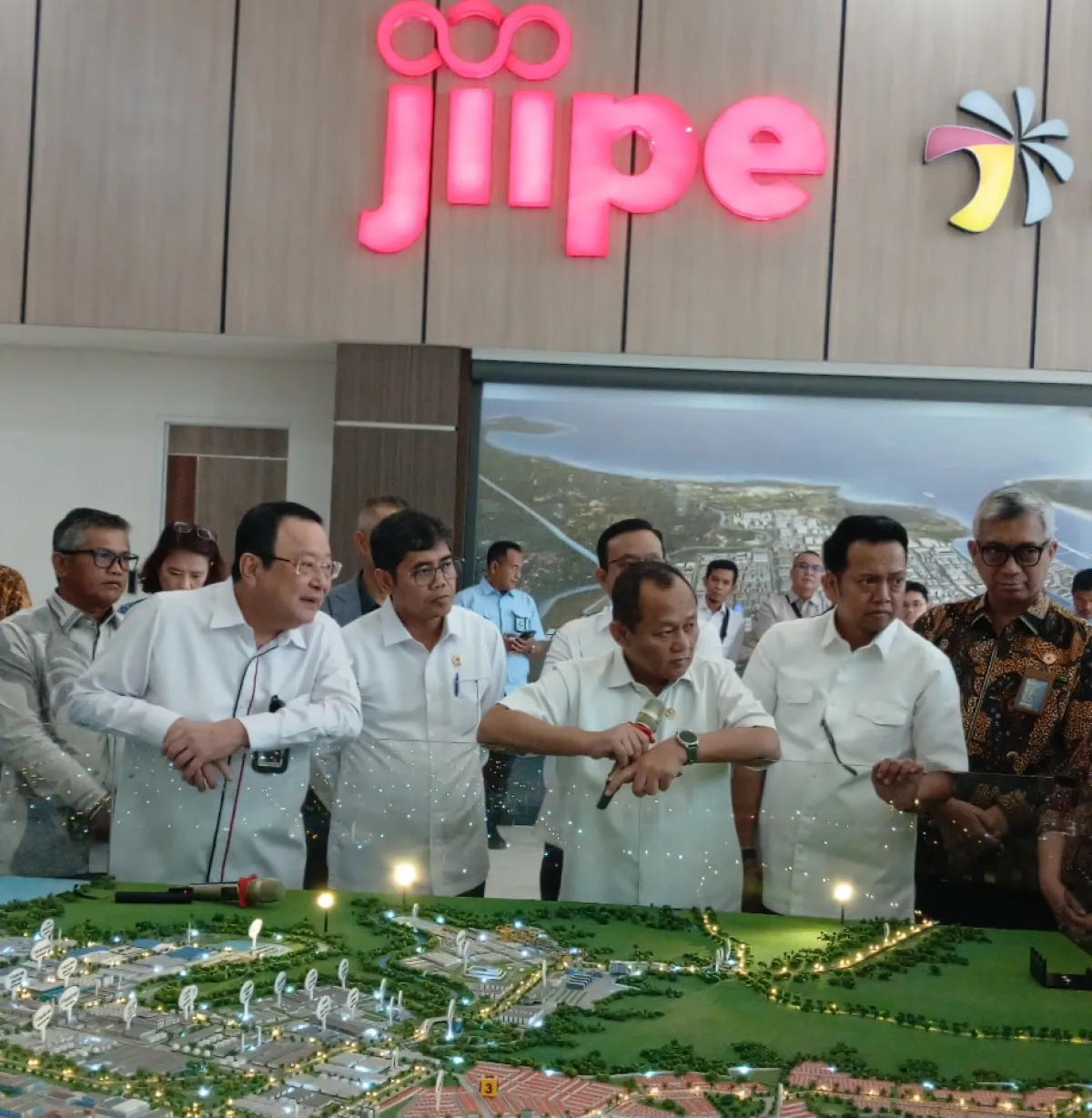 Menperin Sebut Kehadiran JIIPE Beri Manfaat Sosial Ekonomi bagi Masyarakat Lokal