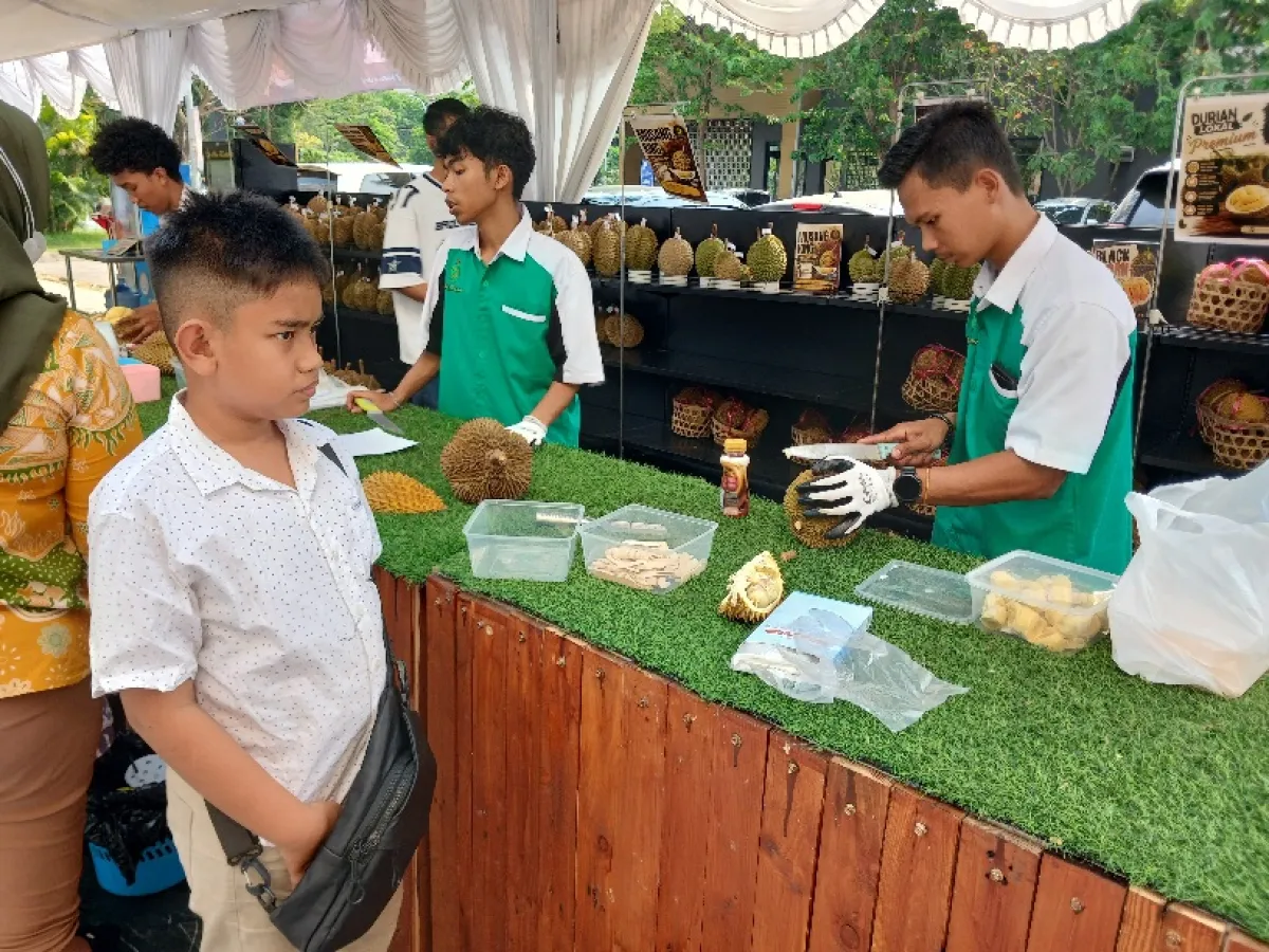 Duren Mania Merapat Ke Icon Mall Gresik,  Ada Bawor Black Thorn Hingga Montong Lokal Harga Murmer