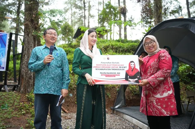Anggota DPR Serahkan 36 Mesin Pencacah Sampah Organik Kepada Kelompok Tani Trenggalek