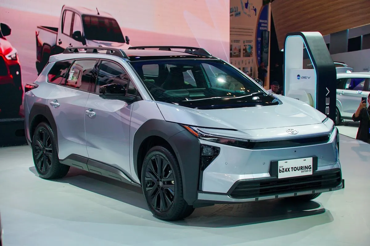 Toyota Kaji Kesiapan TKDN Mobil Listrik 60 Persen pada 2027