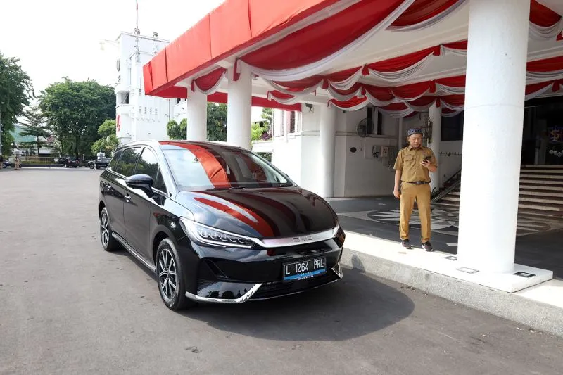 Pemkot Surabaya Pilih Mobil Lisuntuk Kendaraan Dinas