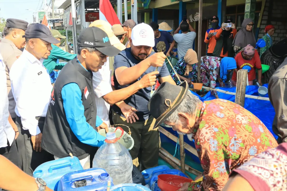 Bupati Gresik Fandi Akhmad Yani turut hadir dalam kegiatan penyaluran bantuan tersebut