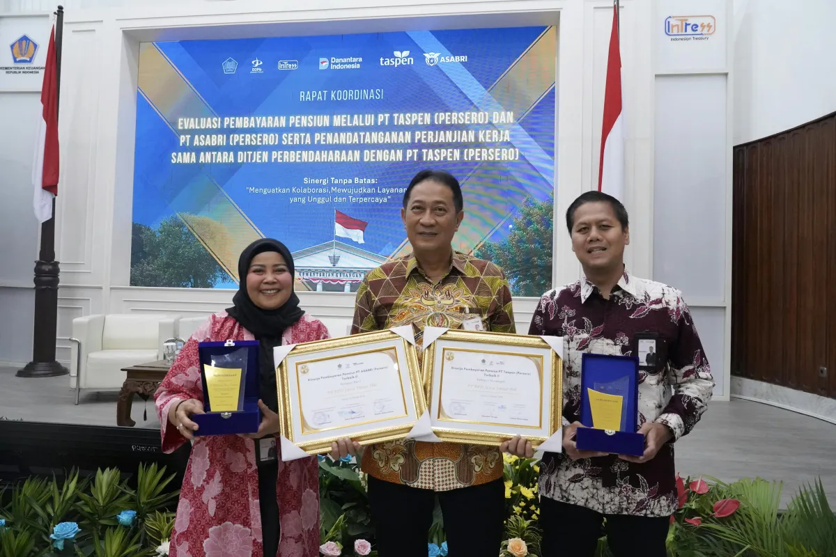 Bank Jatim Raih Tiga Penghargaan, Perkuat Kinerja Bisnis dan Tingkatkan Kualitas Layanan