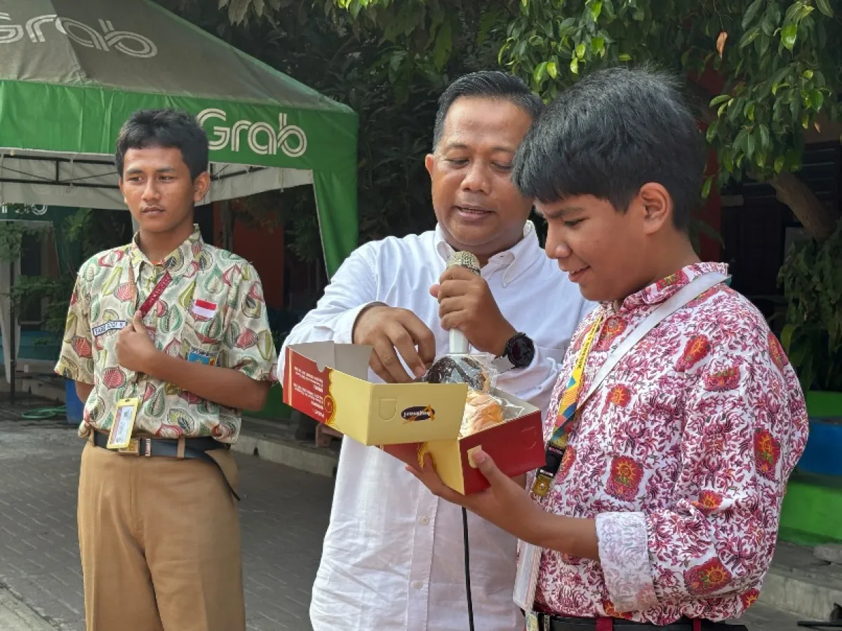 Owner Family Bakery Ungkap Tiga Kunci Sukses Usaha kepada Siswa SMPN 1 Gresik