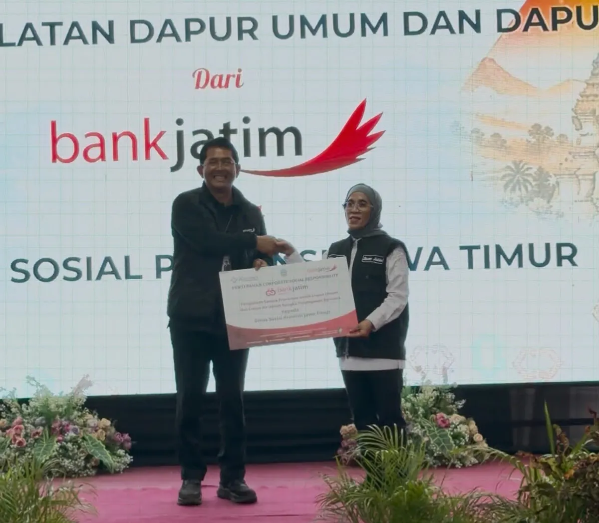 Dukung Kegiatan Puncak Hari Jadi ke-81 Pemprov Jatim,  Bank Jatim Salurkan CSR kepada Dinsos Jawa Timur