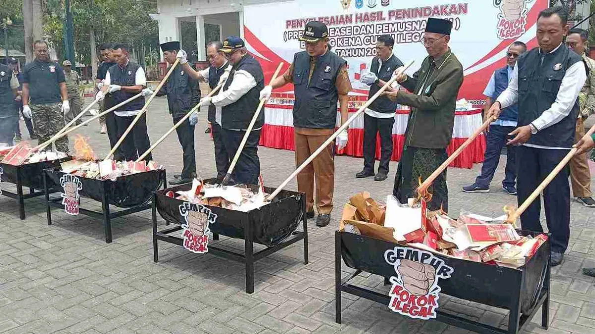 Pemkab Lamongan Bersama Bea Cukai Musnahkan 853 Ribu Batang Rokok Ilegal