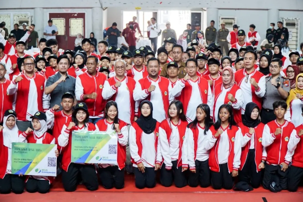 Bupati Gresik Berangkatkan 187 Atlet ke POPDA XV dan PEPARPEDA III Jatim 2026
