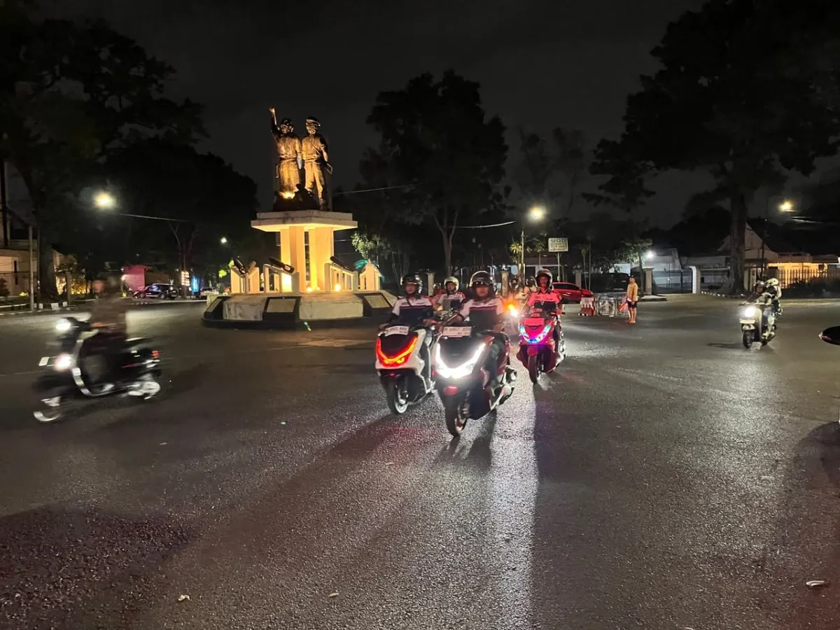 Cuaca Berubah-ubah, Kenali Cara Aman Berkendara Motor