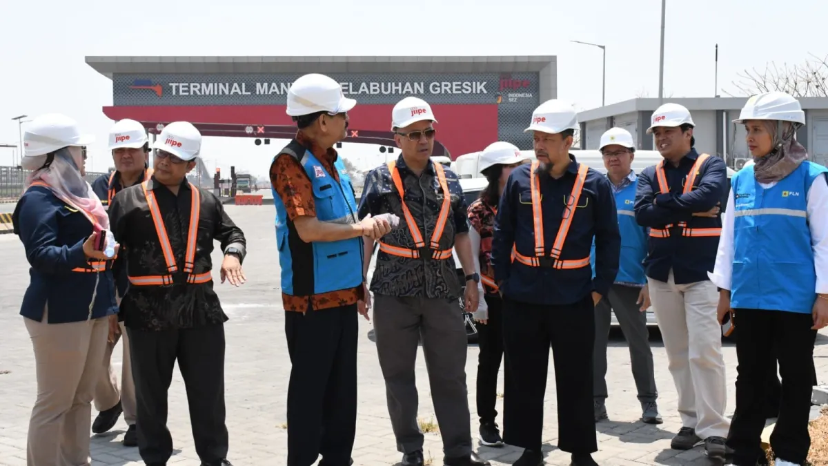PLN Perkuat Sinergi Pengembangan PLTS Terapung 148 MWp di KEK Gresik