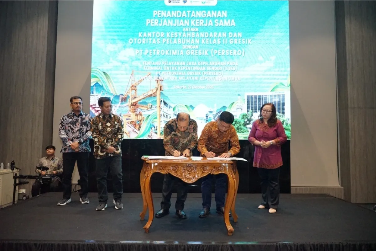 Pelabuhan Petrokimia Gresik Jadi Penopang Logistik Industri di Gresik