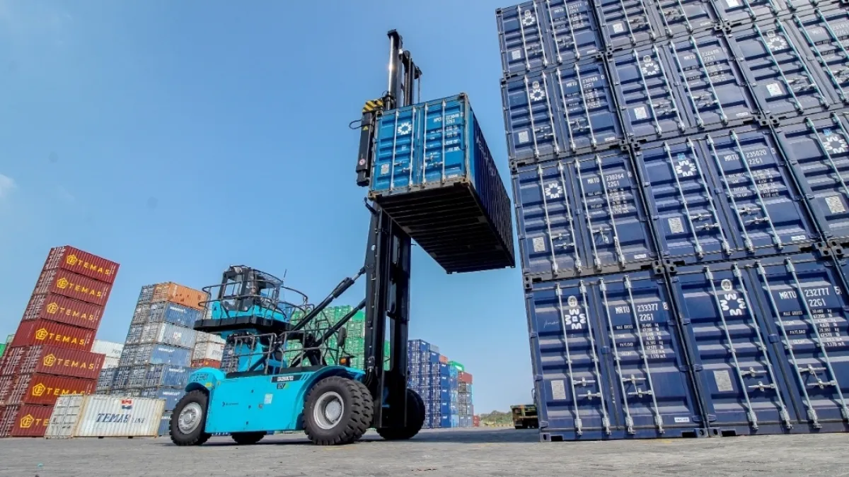 TTL Perkuat Komitmen Green Port melalui Pengoperasian Empty Container Handler Elektrik