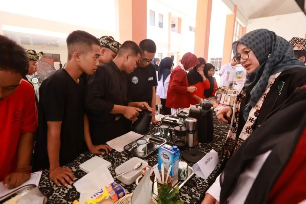 Bupati Ipuk Apresiasi Kemampuan Siswa Sekolah Terintegrasi 1 Banyuwangi