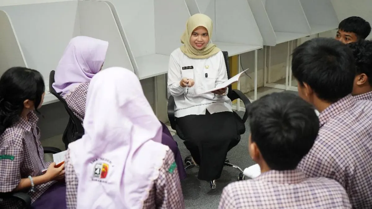 Guru Kimia SMAN 4 Surabaya Juara Terpujilah GURU, Bawa Inovasi AI ke Kelas