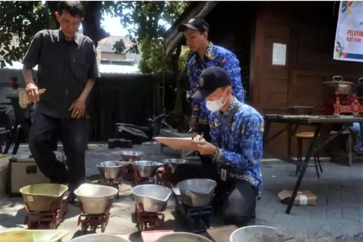 Pemkot Madiun Layani Tera Ulang Timbangan Warga