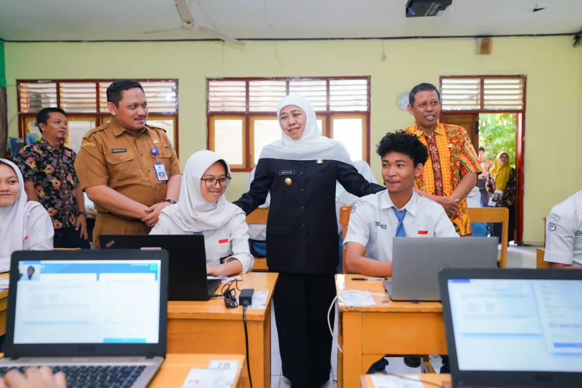 Gubernur Khofifah Doakan 438.126 Murid Jatim Hadapi TKA, Pesankan Tetap Tenang dan Percaya Diri