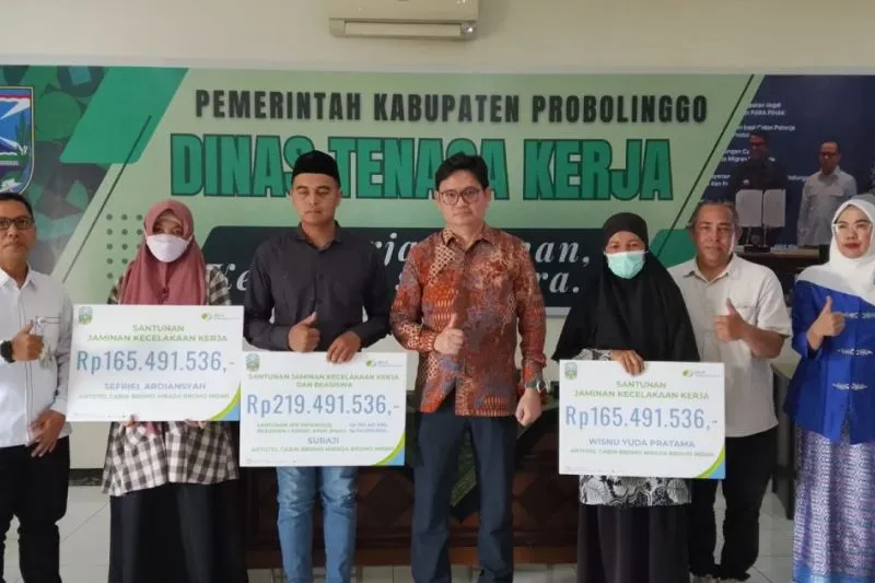 BPJS Ketenagakerjaan Beri Santunan Korban Karhutla Gunung Bromo