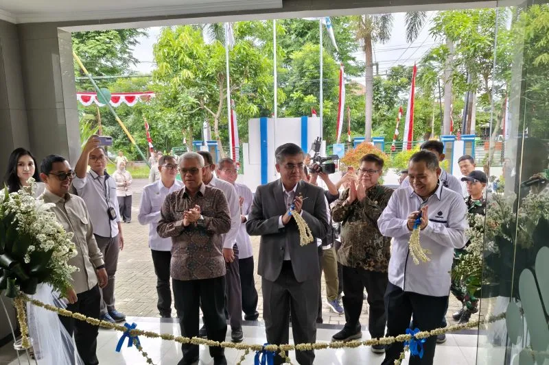 Menteri Ketenagakerjaan (Menaker) Yassierli melakukan aktivasi Balai Keselamatan dan Kesehatan Kerja (K3) Surabaya untuk melayani wilayah Jabanusa