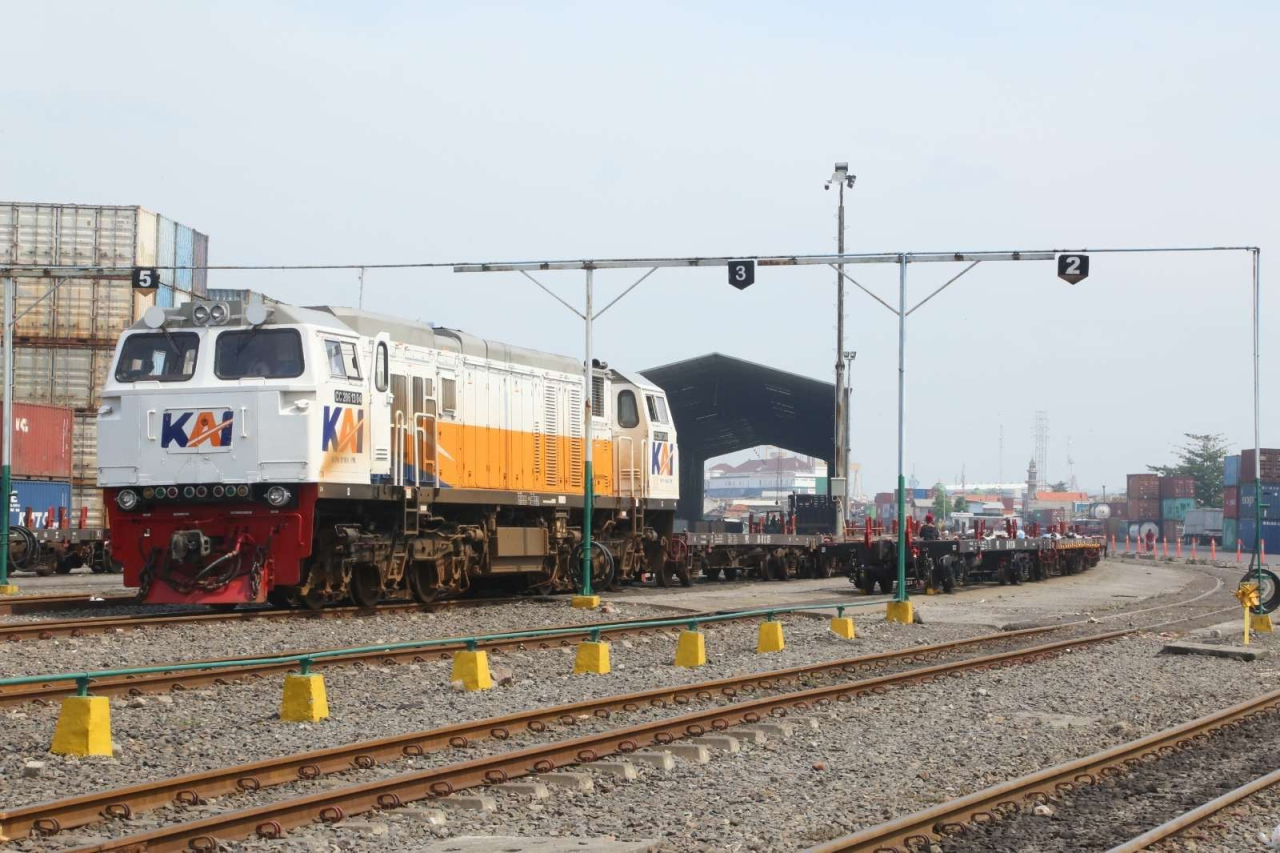 Depo penumpukan petikemas di Stasiun Sidotopo Surabaya