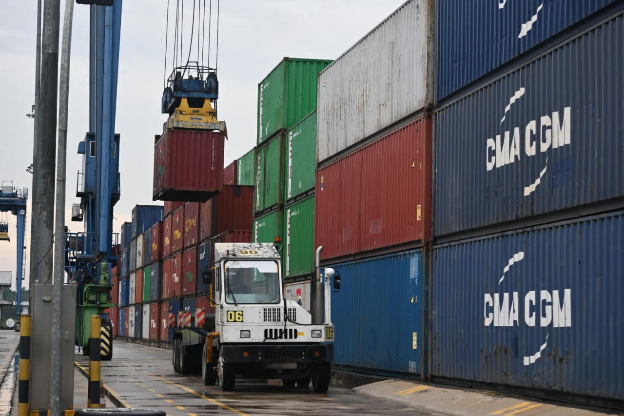Terminal Petikemas Kendari (TPK Kendari) memastikan kegiatan operasional di dalam terminal tetap berjalan normal