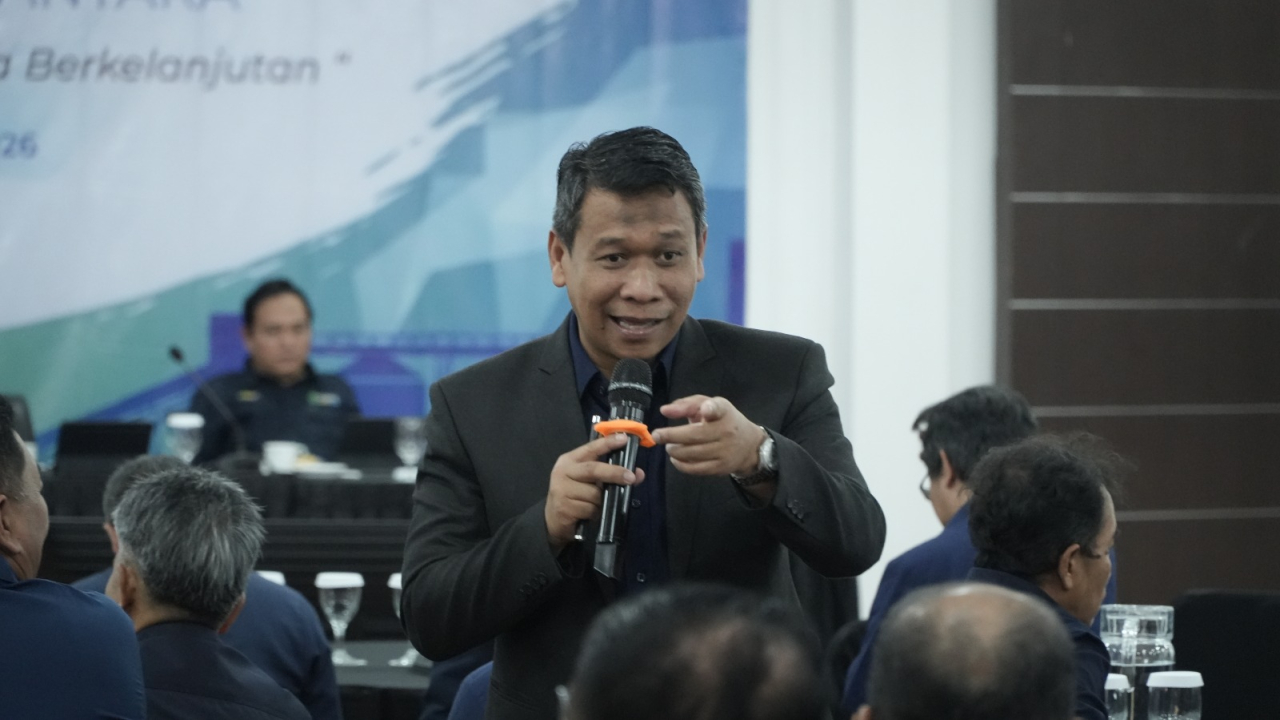 Direktur Utama PT SGN Mahmudi dalam rapat Kerja Direksi  bersama jajaran pejabat