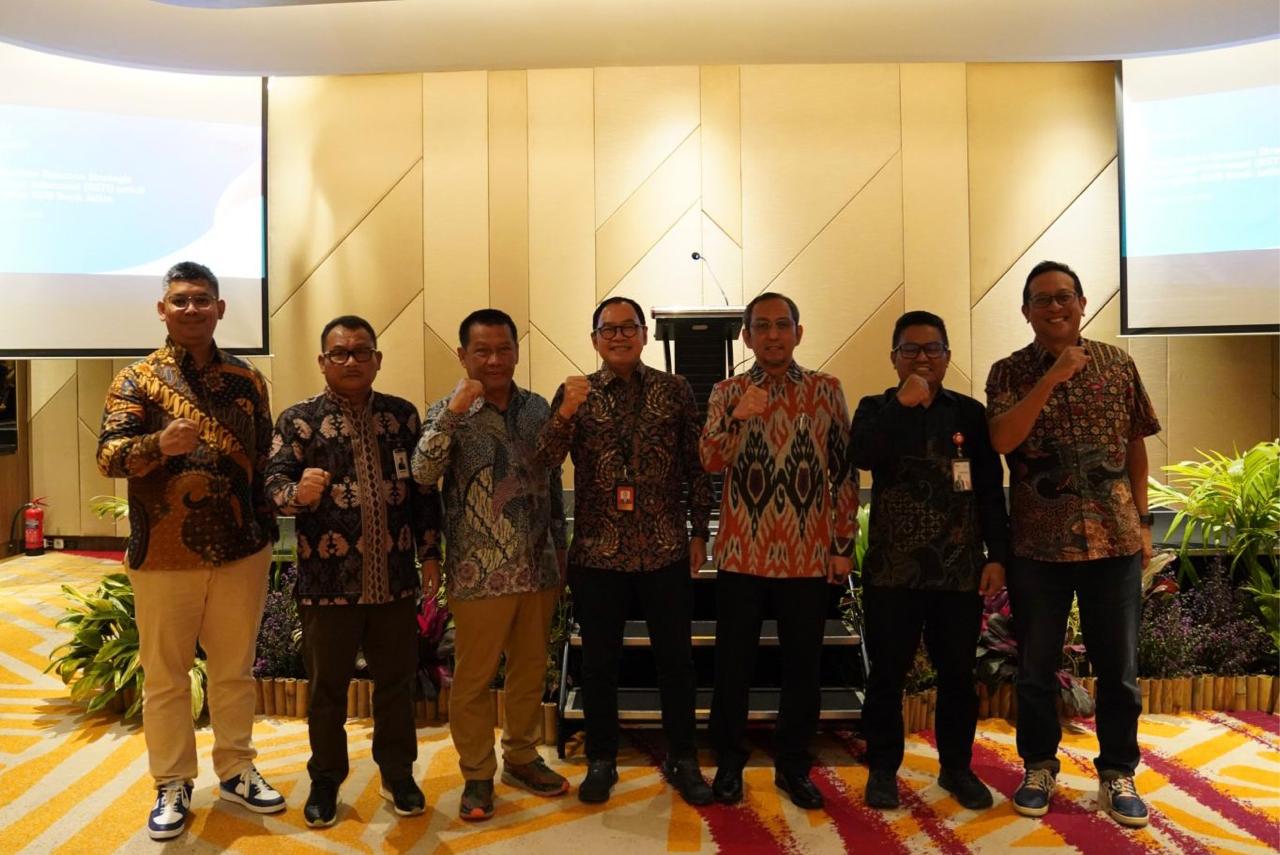 Pengesahan RSTI tersebut ditandatangani oleh Direktur IT, Digital, dan Operasional Bank Jatim Wiweko Probojakti bersama dengan perwakilan lima bank anggota KUB.
