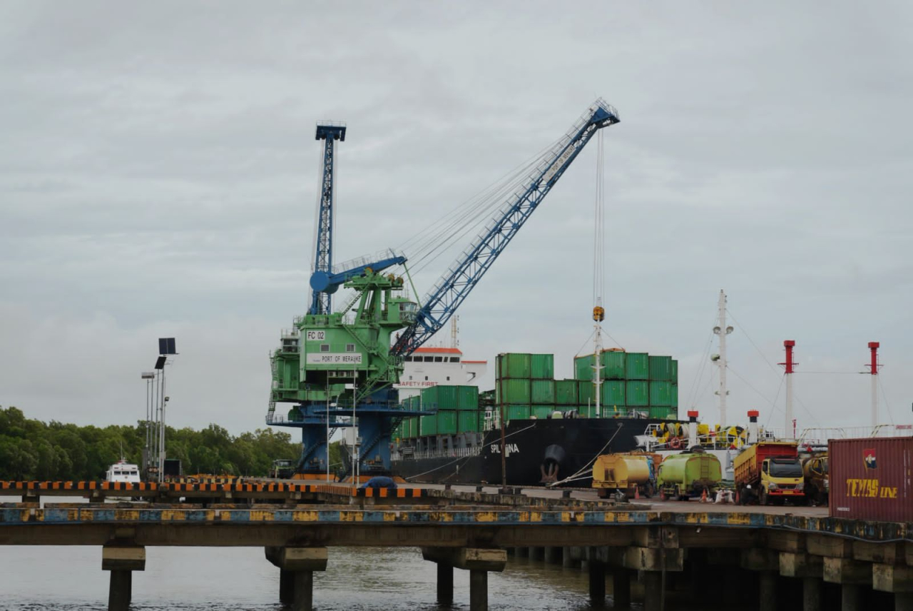 Arus peti kemas di Merauke sepanjang tahun 2025 mencatat capaian positif sebesar 52.712 TEUs