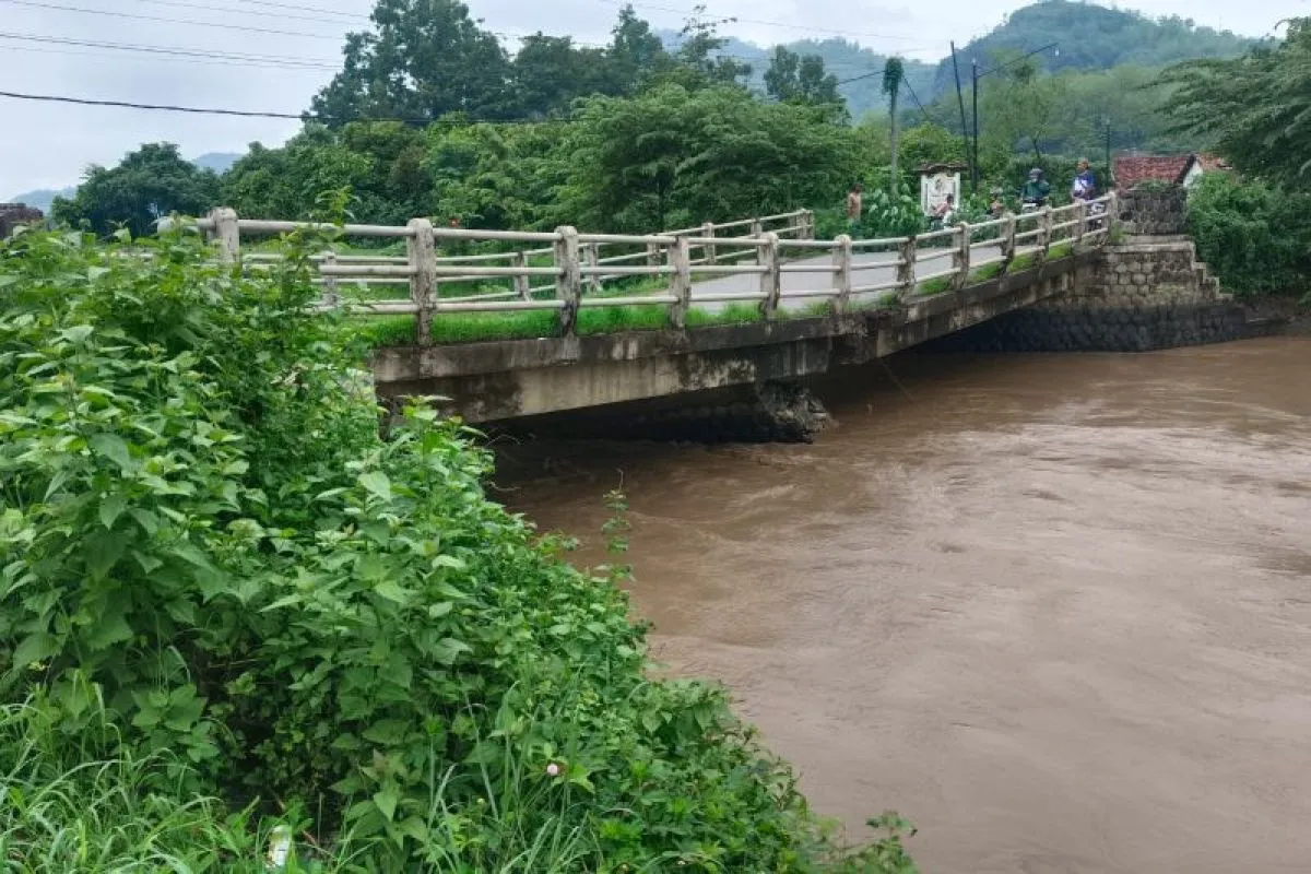 Pemkab Tulungagung Rogoh Kocek APBD Rp 7,5 Miliar Perbaiki Jembatan Junjung