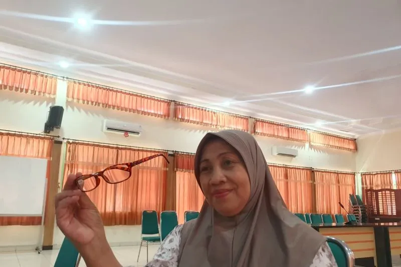 Pemkab Tulungagung Bagikan 232 Kacamata Baca