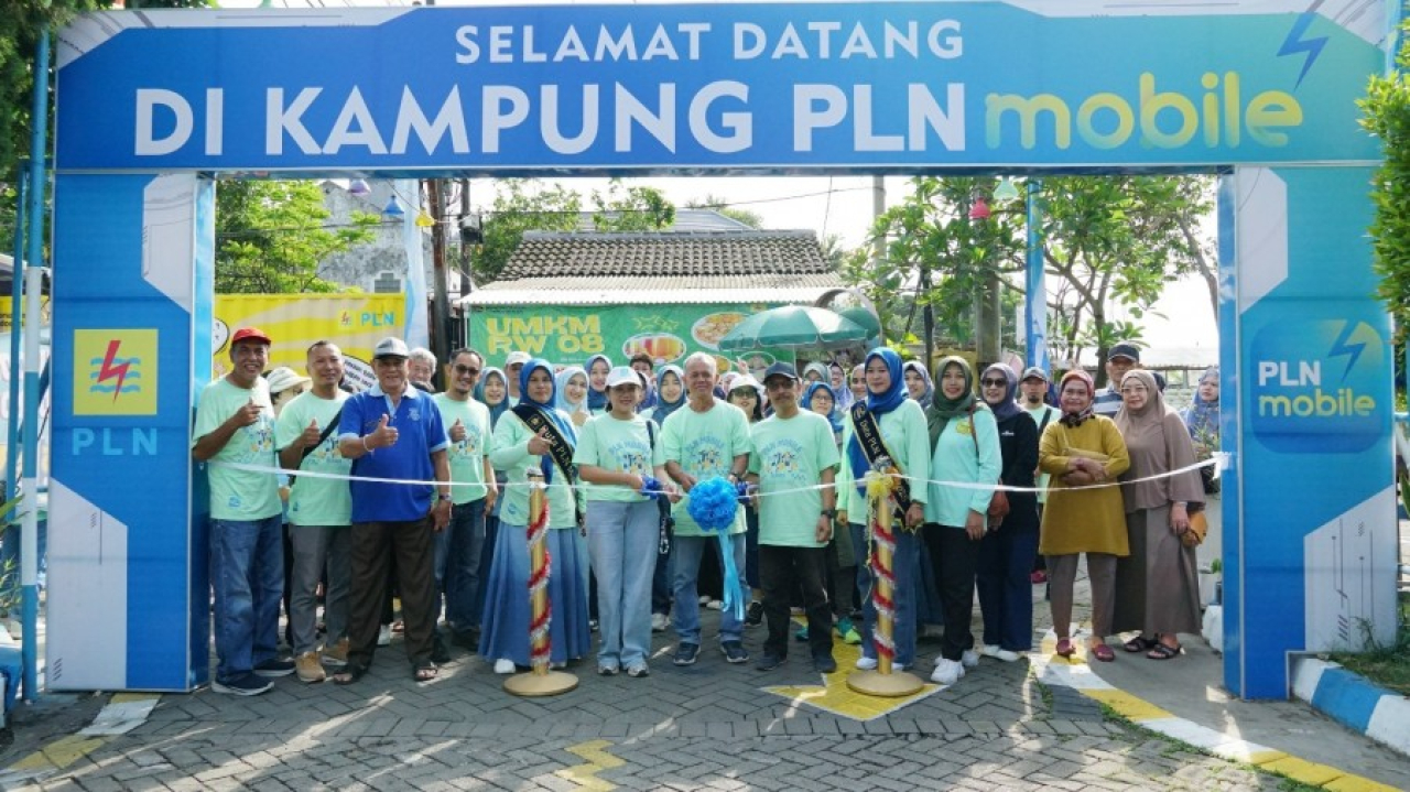 Kegiatan eresmian Kampung PLN Mobile x Iconnet di Dusun Simocoyo, Desa Simogirang, Prambon, Kabupaten Sidoarjo