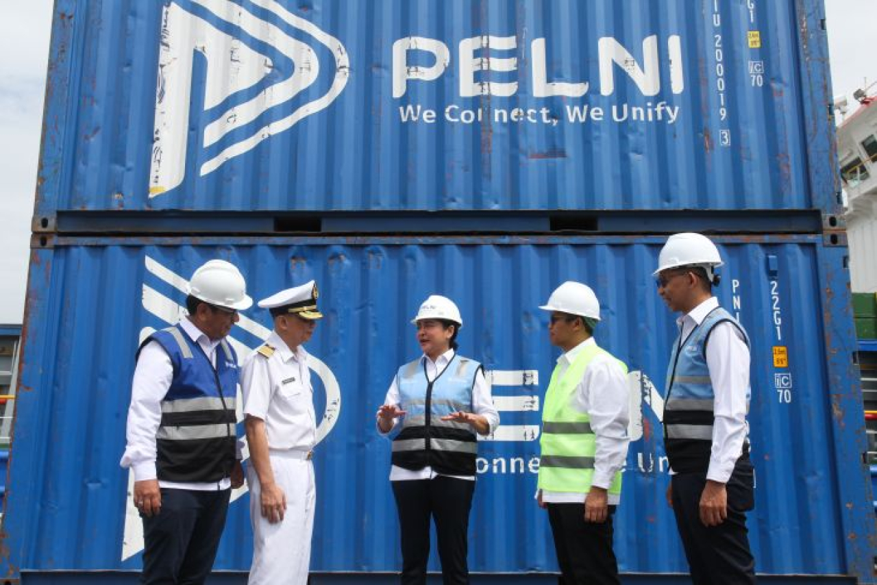 PT PELNI membuka pelayaran perdana Tol Laut tahun 2026 menggunakan KM Logistik Nusantara 3 dari Pelabuhan Tanjung Perak, Surabaya