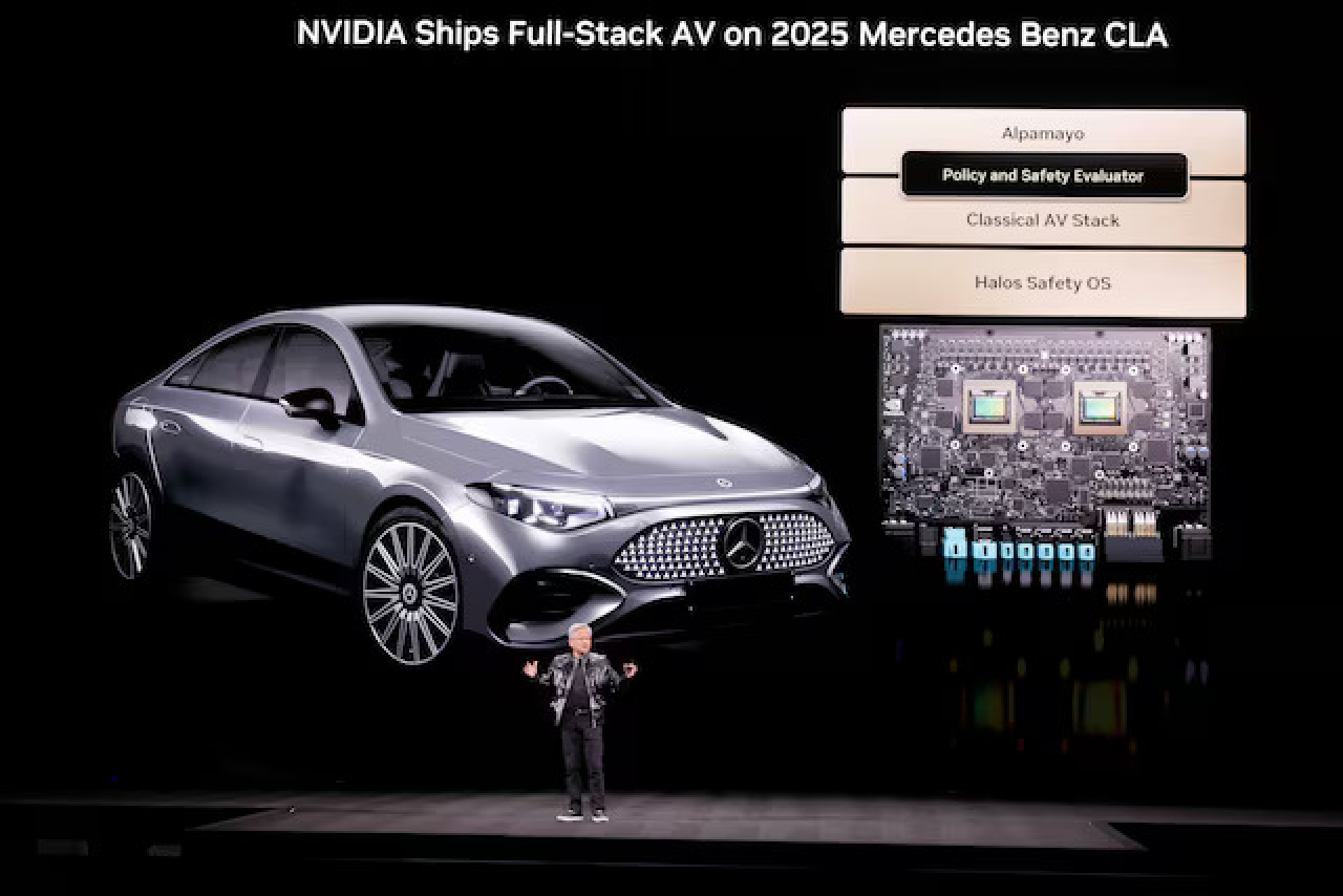 CEO Nvidia Jensen Huang membahas kendaraan otonom di CES 2026, Las Vegas, 5 Januari 2026. Foto: Reuters